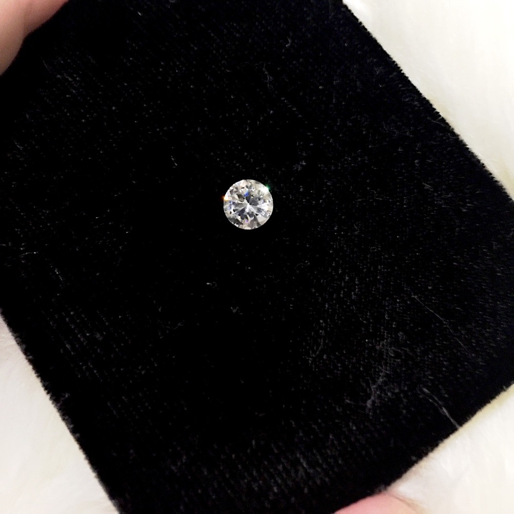 💎1 Carrot Cubic Zirconium Diamond Stimulate Stone